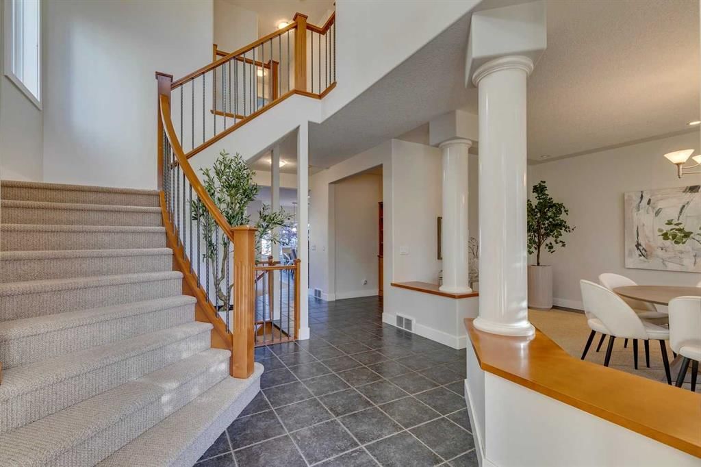 4036 Garrison Boulevard SW, Calgary — photo 4 of 41