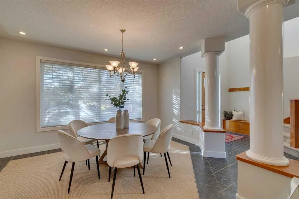 4036 Garrison Boulevard SW, Calgary — photo 5 of 41