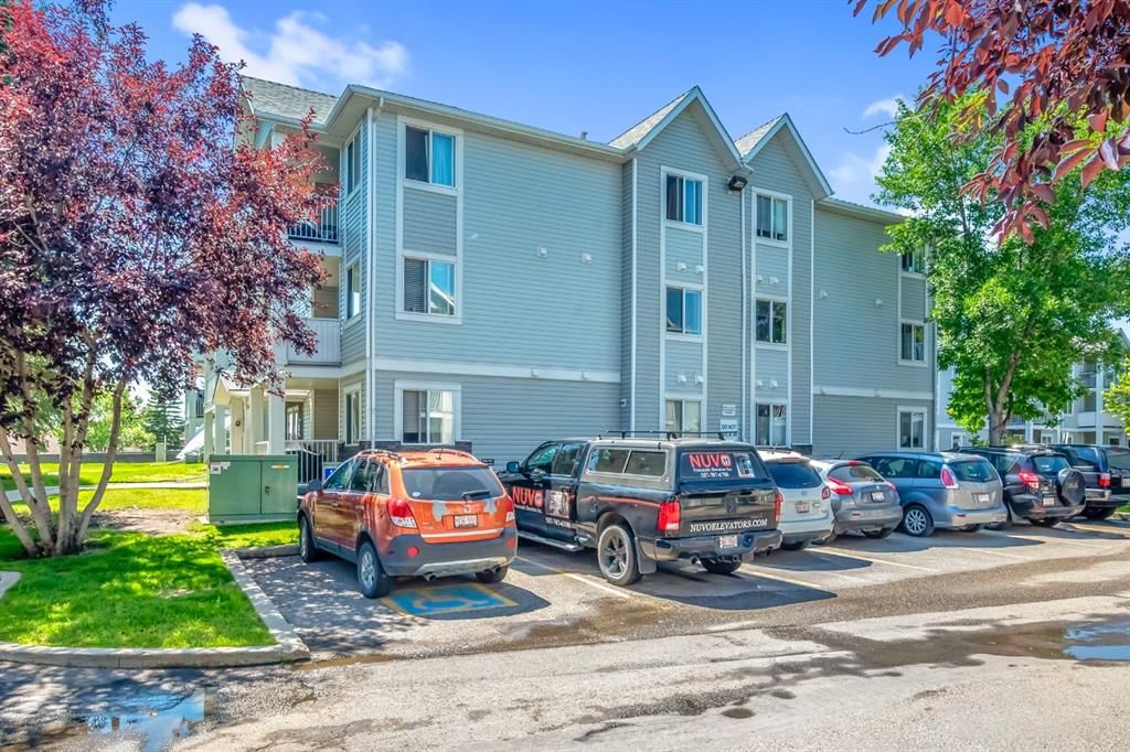 204, 4204 valleyview Park SE, Calgary — photo 4 of 34