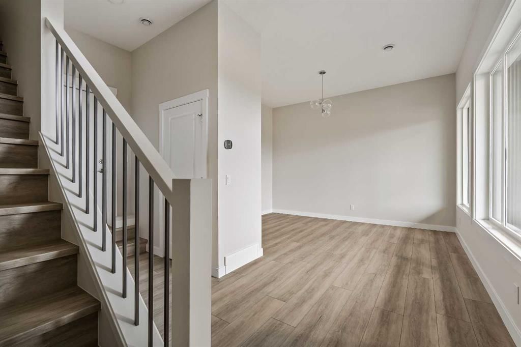 417 Sovereign Common SW, Calgary — photo 5 of 29