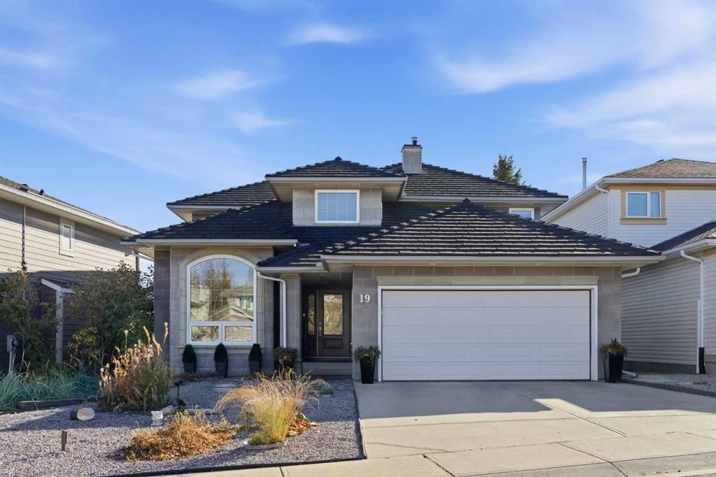 19 Sceptre Close NW, Calgary — main listing photo