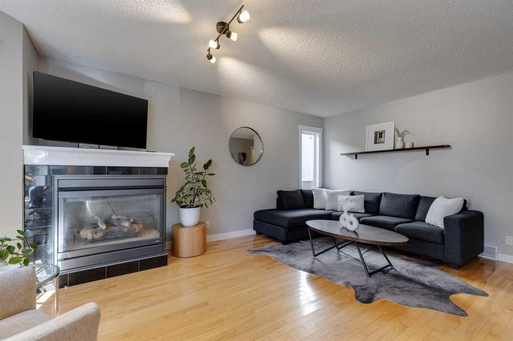 1, 1926 25 Street SW, Calgary — photo 3 of 33