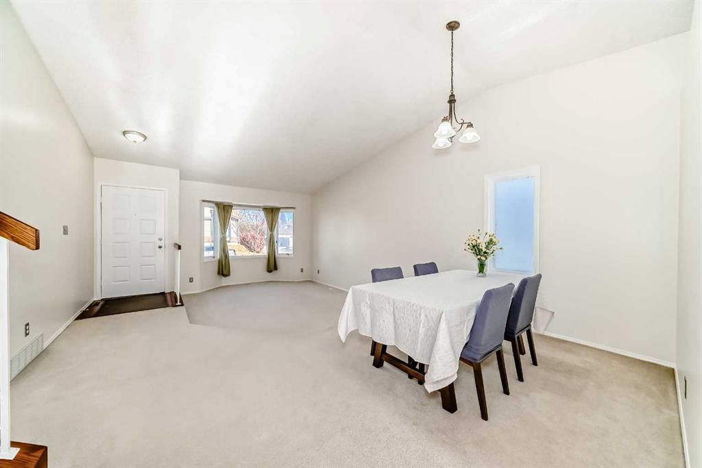 172 Sunvale Crescent SE, Calgary — photo 3 of 40