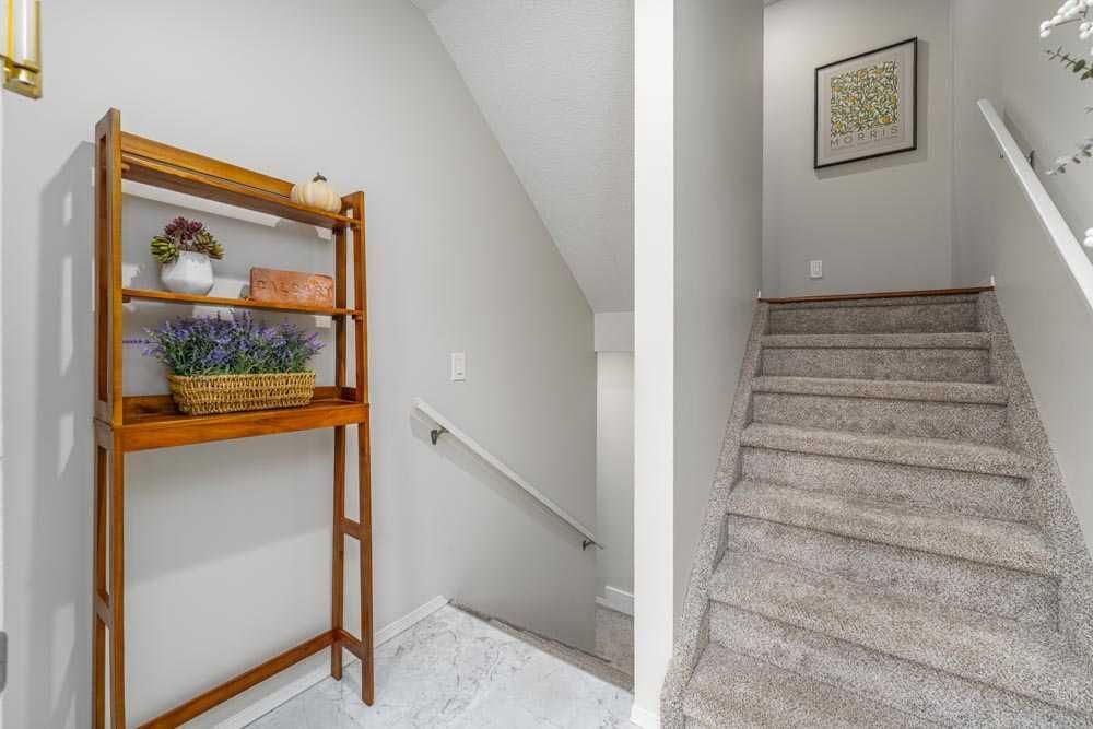 1, 2216 29 Street SW, Calgary — photo 3 of 31