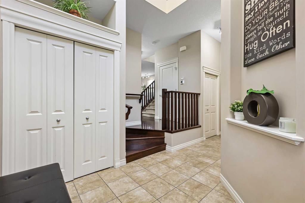 341 Bridleridge View SW, Calgary — photo 4 of 45