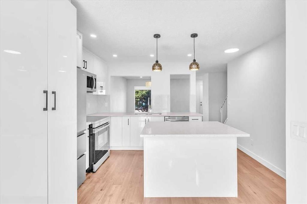 99 Shawmeadows Close SW, Calgary — photo 5 of 37