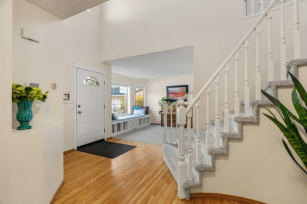 151 Mt Gibraltar Heights SE, Calgary — photo 2 of 50