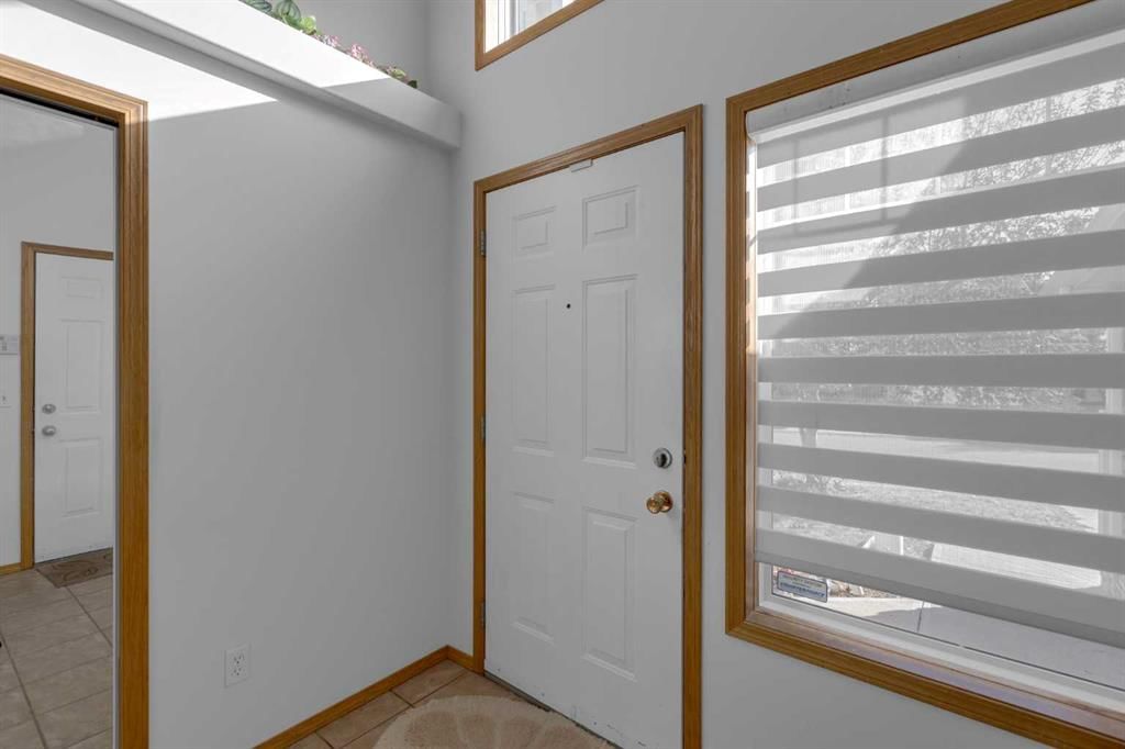 255 Panamount Lane NW, Calgary — photo 5 of 35