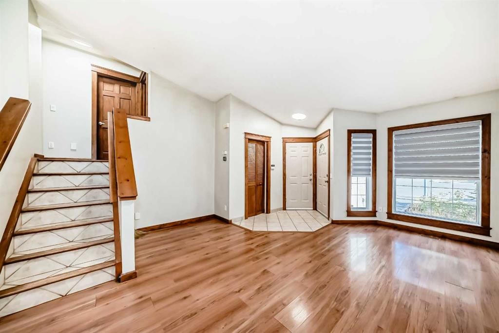 323 Appleglen Place SE, Calgary — photo 4 of 29