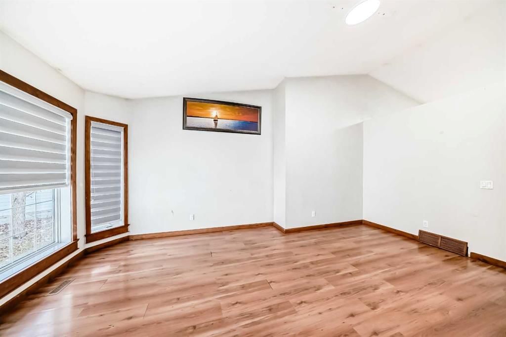 323 Appleglen Place SE, Calgary — photo 5 of 29