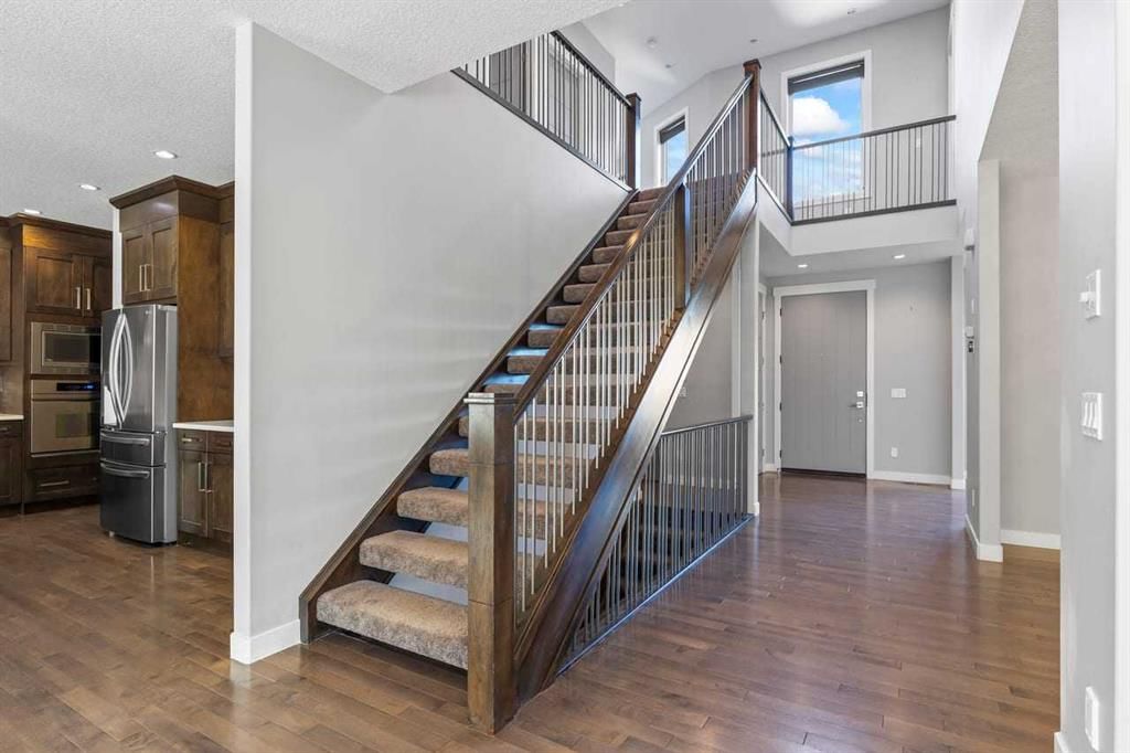 105 Elkton Way SW, Calgary — photo 3 of 49