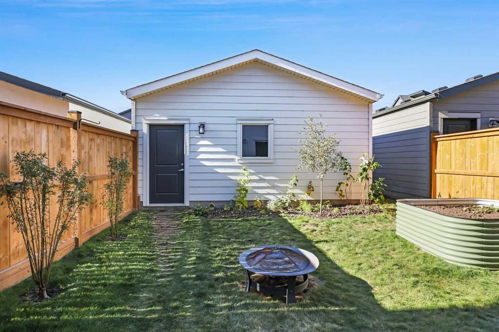 15117 37 Street SW, Calgary — photo 2 of 44