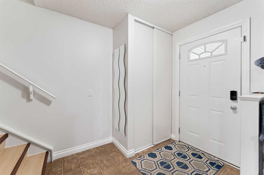 130 Woodborough Terrace SW, Calgary — photo 3 of 19