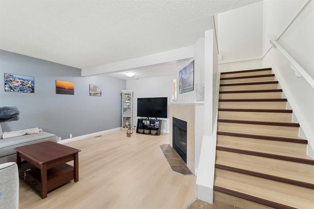 130 Woodborough Terrace SW, Calgary — photo 4 of 19