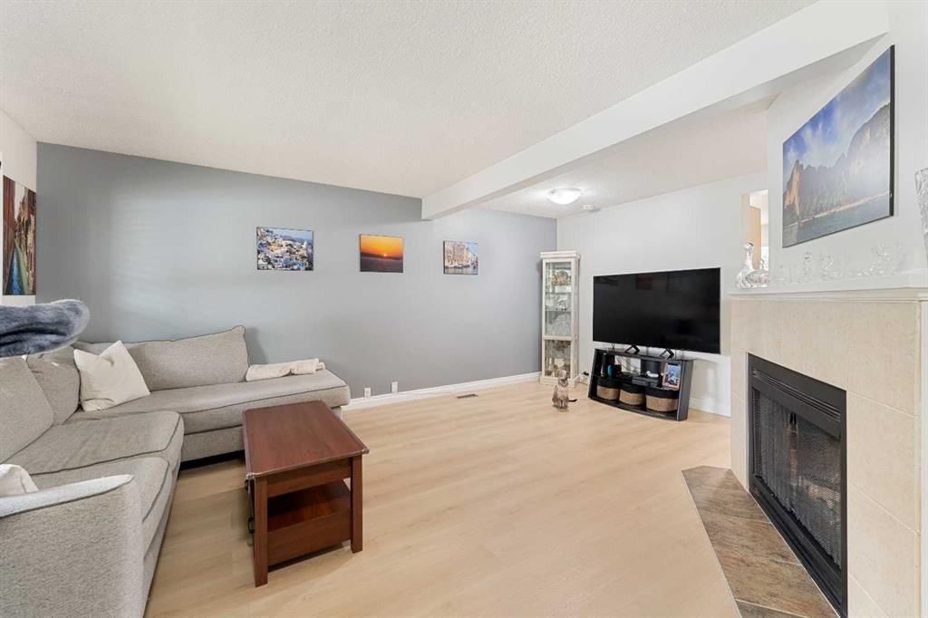 130 Woodborough Terrace SW, Calgary — photo 5 of 19
