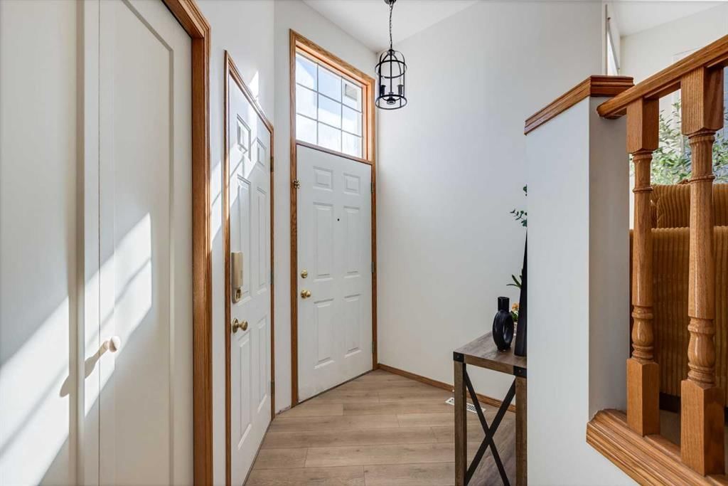 319 Douglas Glen Boulevard SE, Calgary — photo 4 of 41