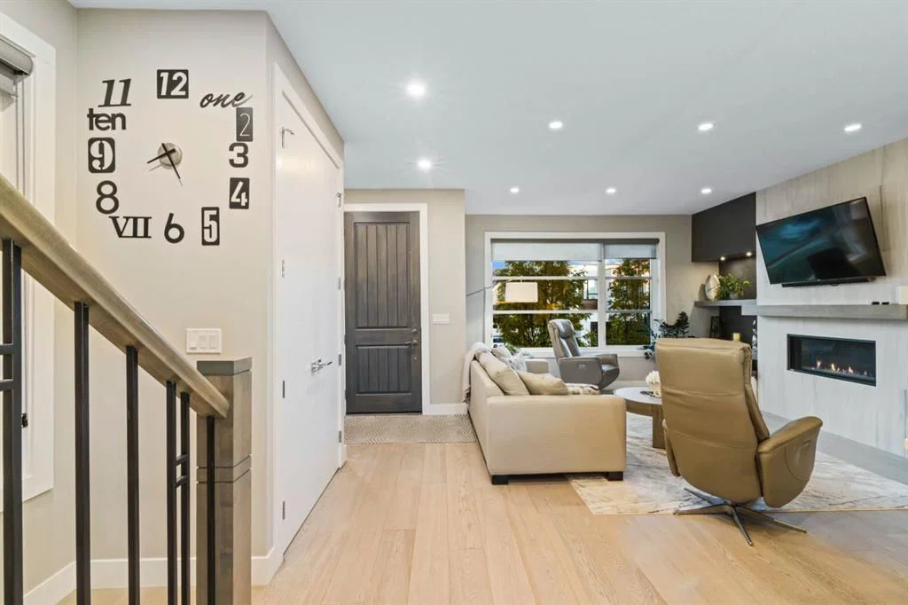 1307 21 Avenue NW, Calgary — photo 3 of 46