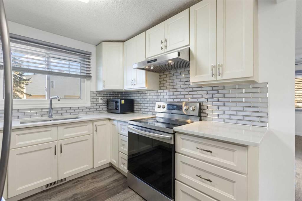 5414 Pensacola Crescent SE, Calgary — photo 3 of 43
