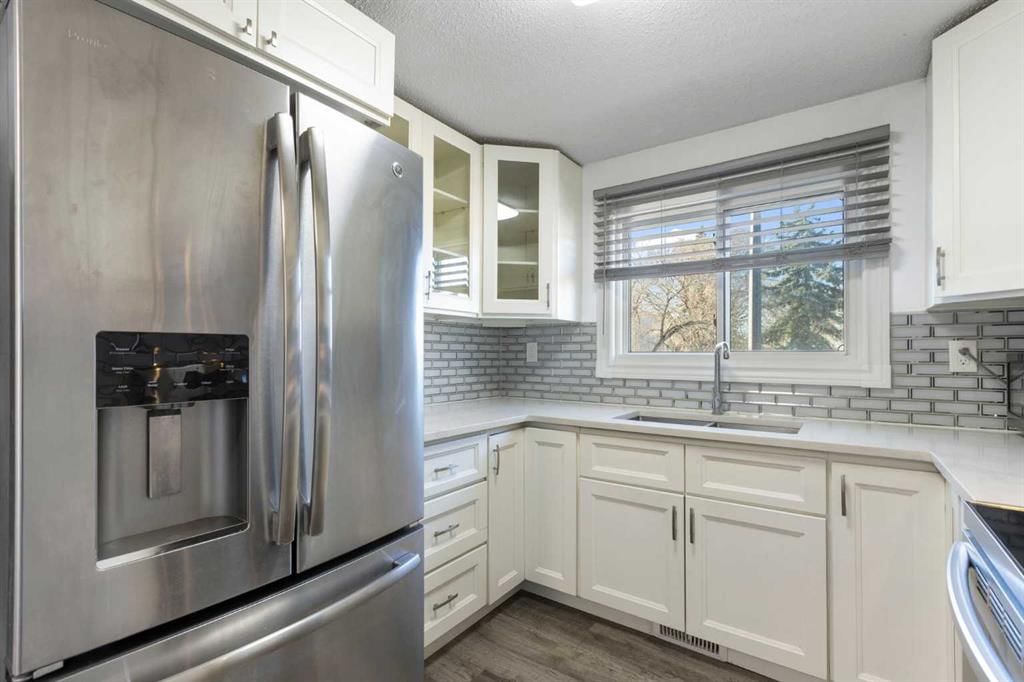 5414 Pensacola Crescent SE, Calgary — photo 4 of 43