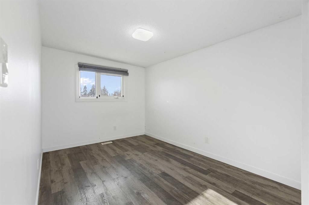 5414 Pensacola Crescent SE, Calgary — photo 5 of 43