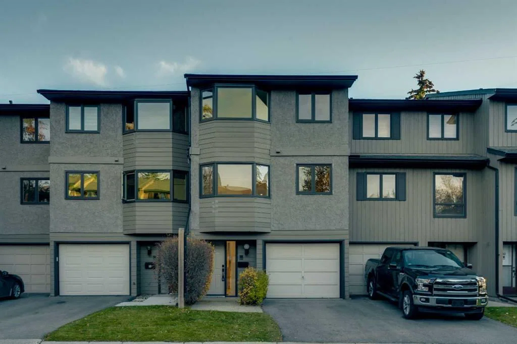 64, 23 Glamis Drive SW, Calgary — photo 2 of 38
