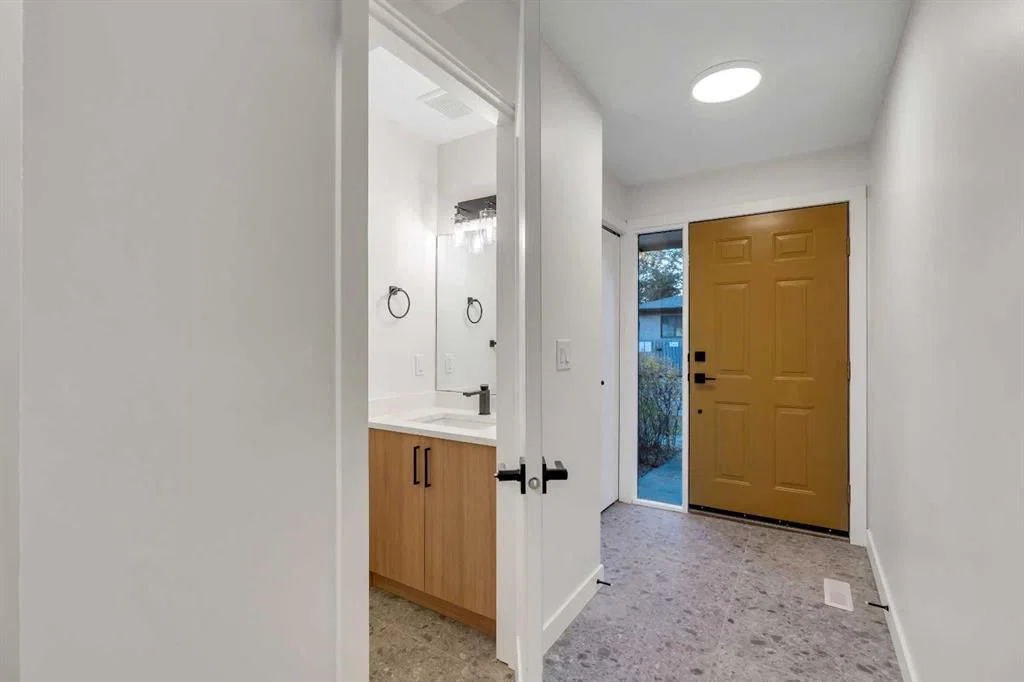 64, 23 Glamis Drive SW, Calgary — photo 4 of 38