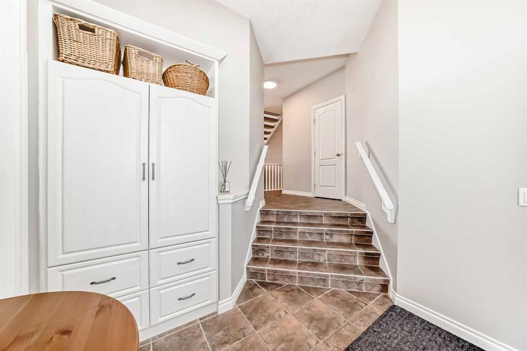 75 Cougar Ridge Heights SW, Calgary — photo 3 of 46