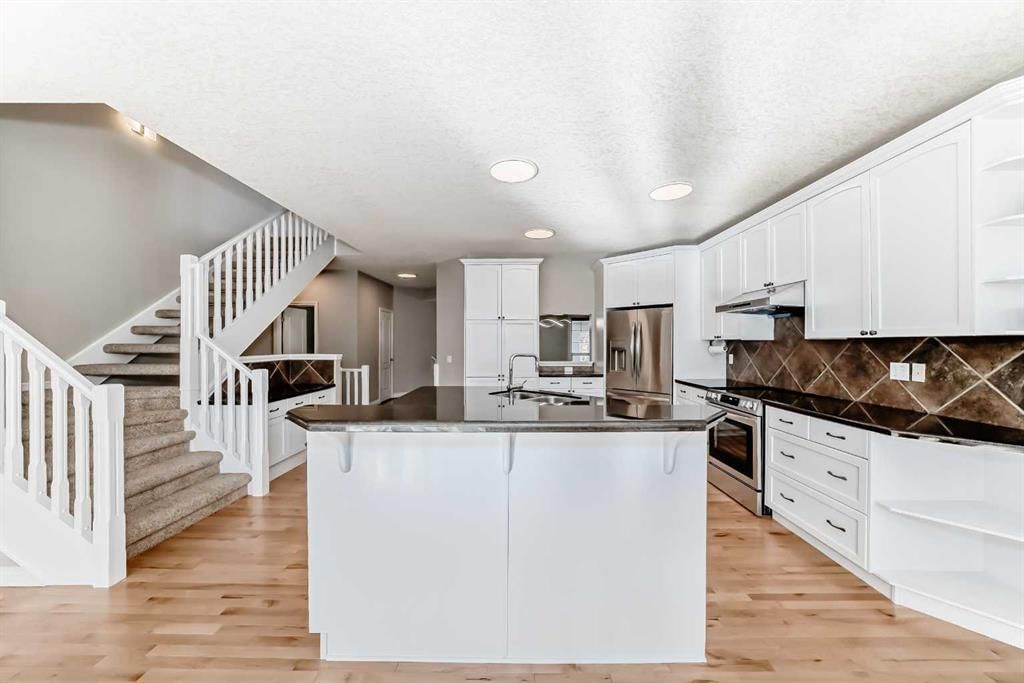 75 Cougar Ridge Heights SW, Calgary — photo 4 of 46