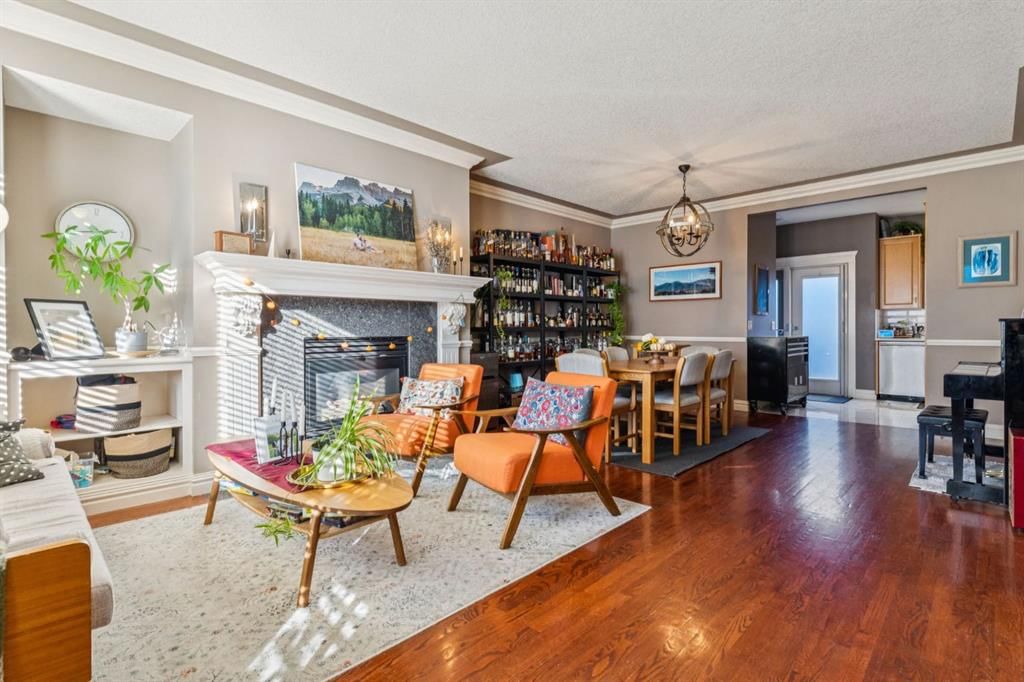2808 19 Avenue SW, Calgary — photo 4 of 40
