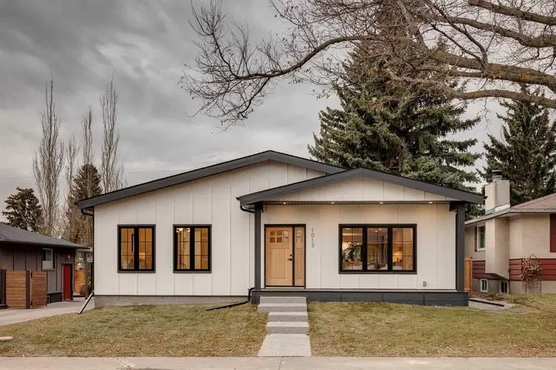 1013 31 Avenue NW, Calgary — main listing photo
