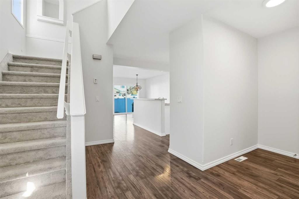 31 Citadel Estates Manor NW, Calgary — photo 5 of 46