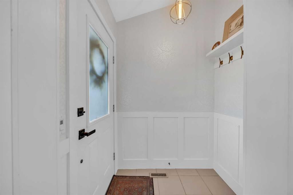 91 Shawglen Way SW, Calgary — photo 4 of 50