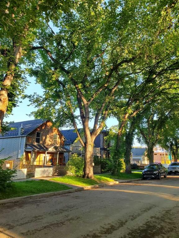 512 8 Street NE, Calgary — main listing photo