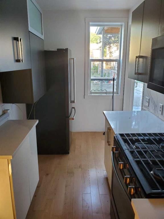 512 8 Street NE, Calgary — photo 4 of 21