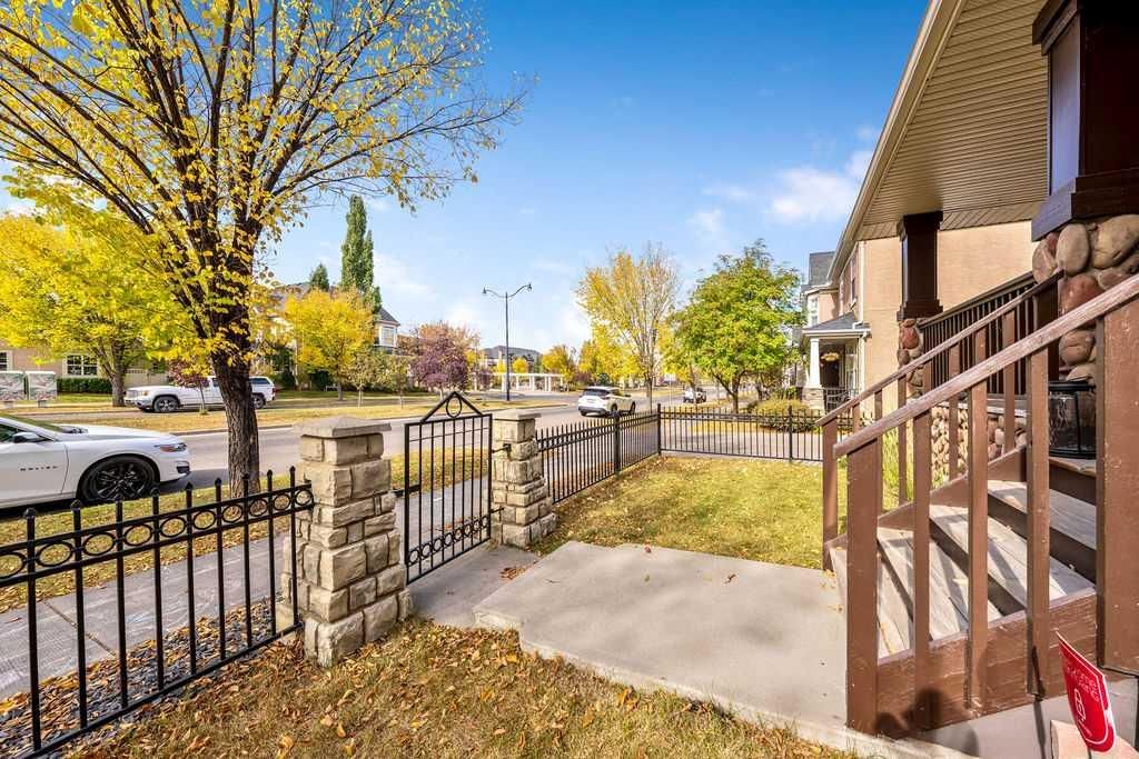 15128 Prestwick Boulevard SE, Calgary — photo 3 of 34