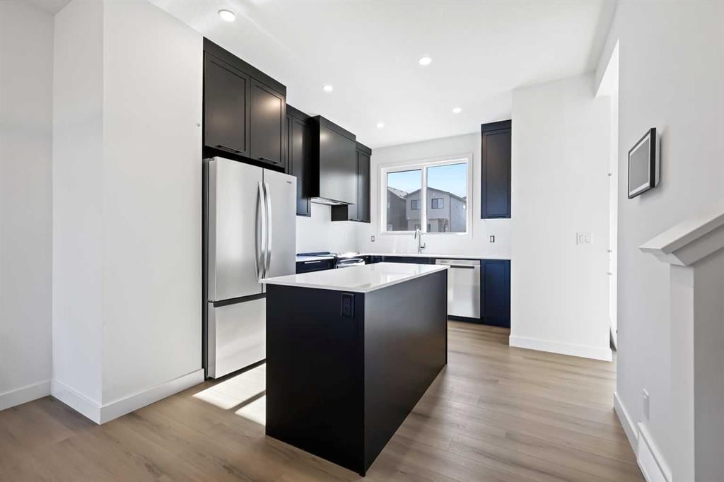 7039 Rangeview Avenue SE, Calgary — photo 5 of 17