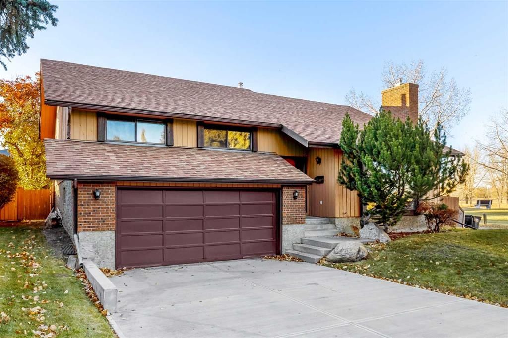 135 Oakfern Way SW, Calgary — main listing photo