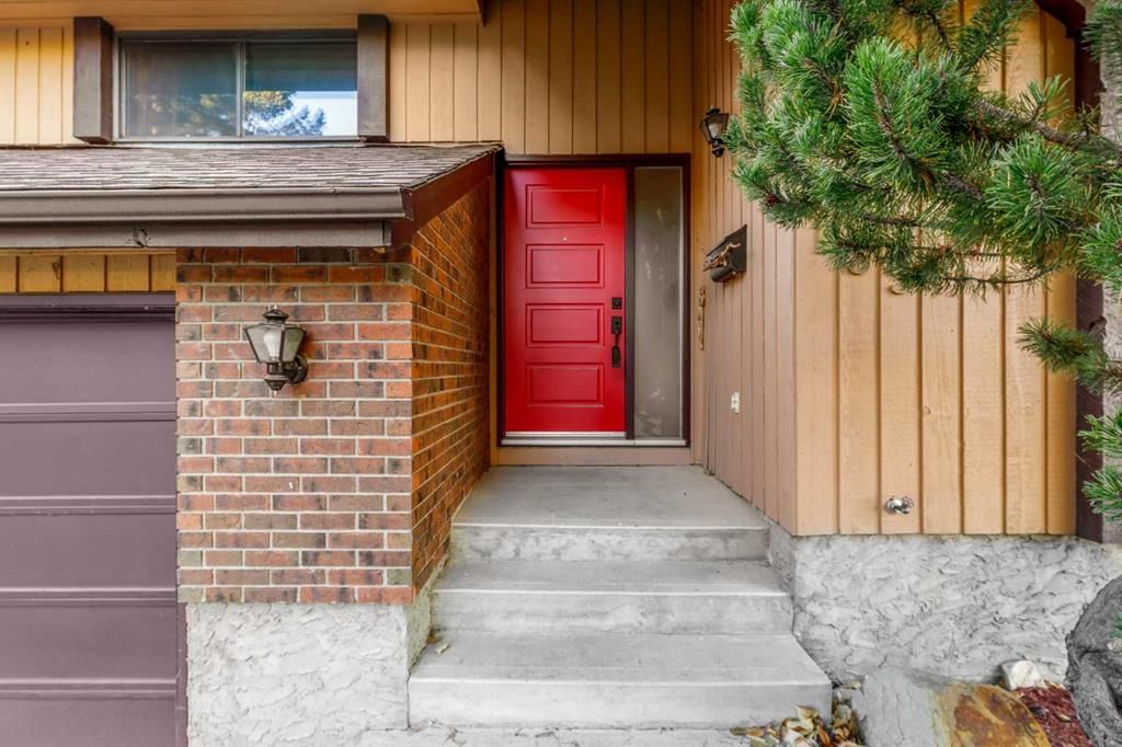135 Oakfern Way SW, Calgary — photo 3 of 49