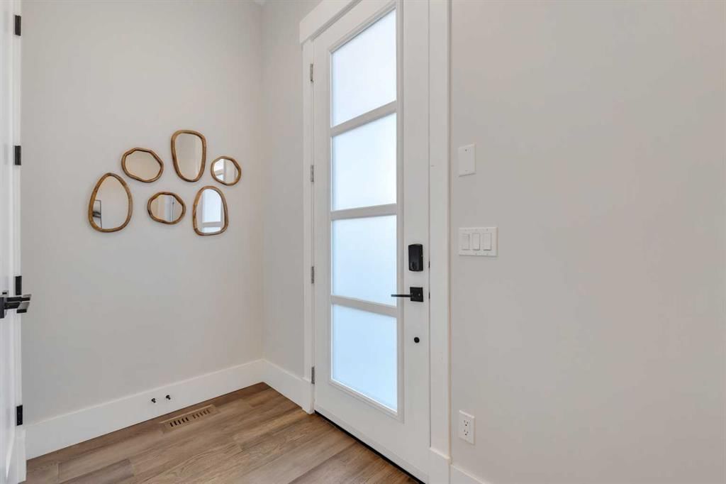 2337 27 Avenue NW, Calgary — photo 2 of 50