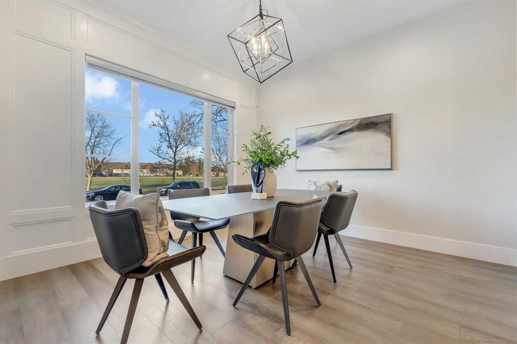 2337 27 Avenue NW, Calgary — photo 3 of 50