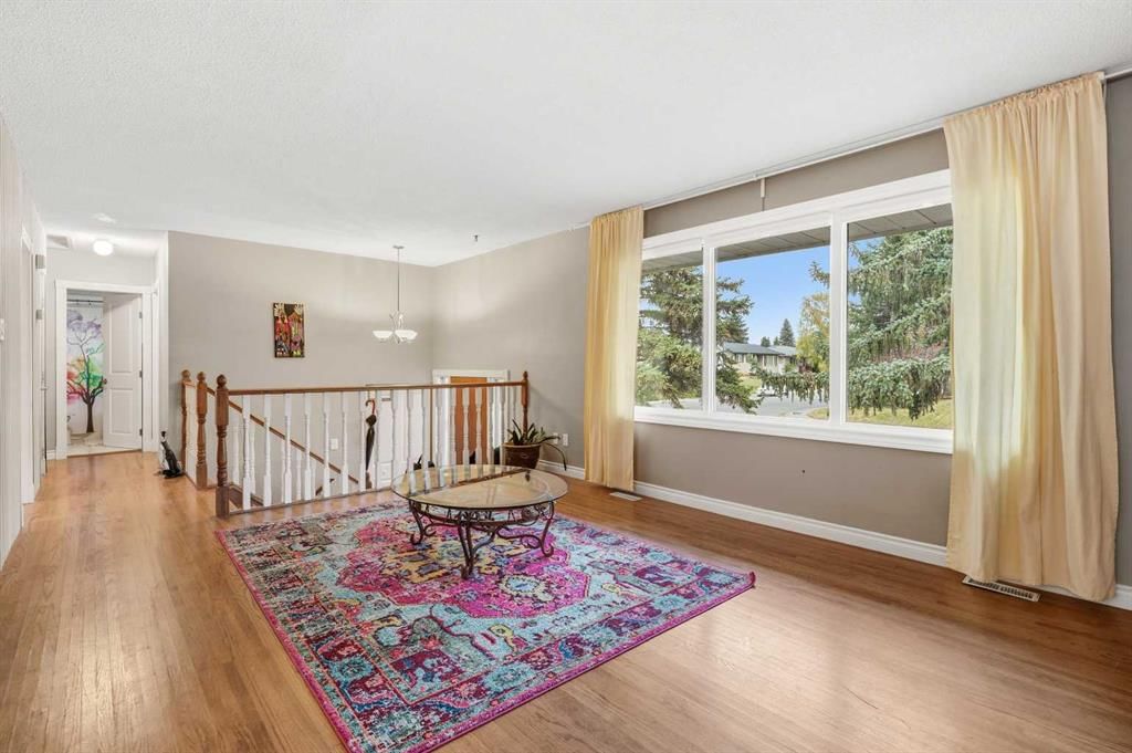 515 Murray Place NE, Calgary — photo 3 of 32