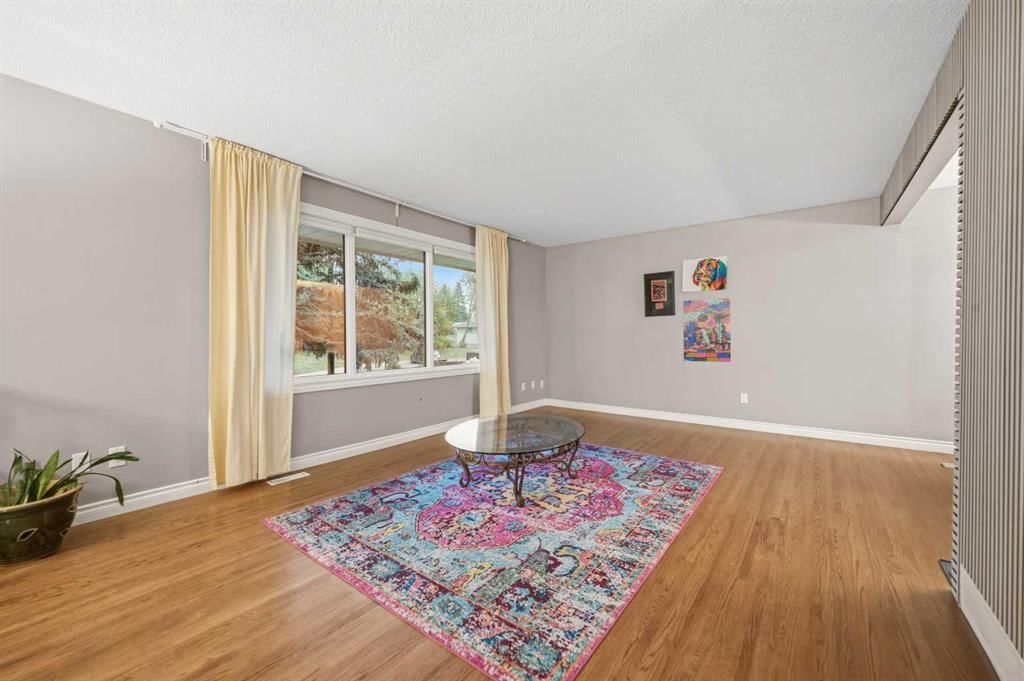 515 Murray Place NE, Calgary — photo 4 of 32