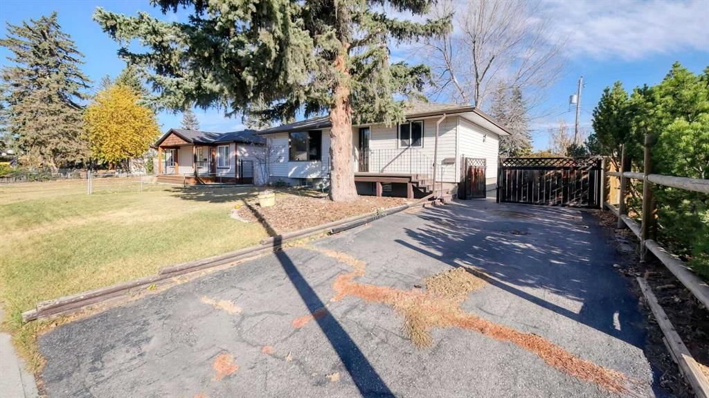 8012 36 Avenue NW, Calgary — photo 3 of 33