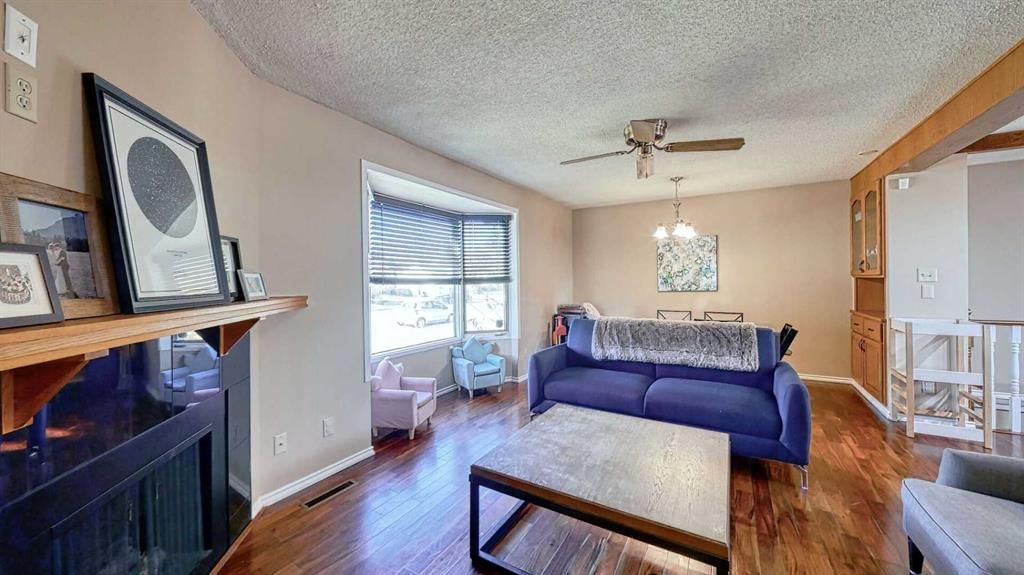 8012 36 Avenue NW, Calgary — photo 5 of 33