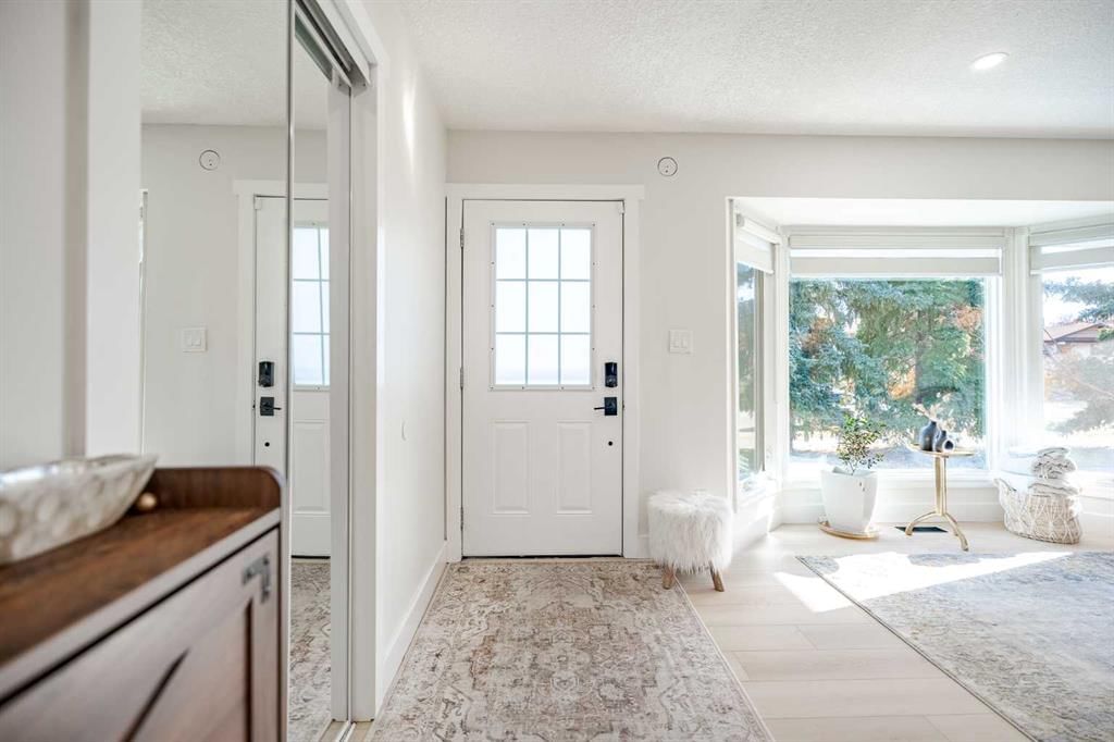 2719 60 Street NE, Calgary — photo 5 of 39