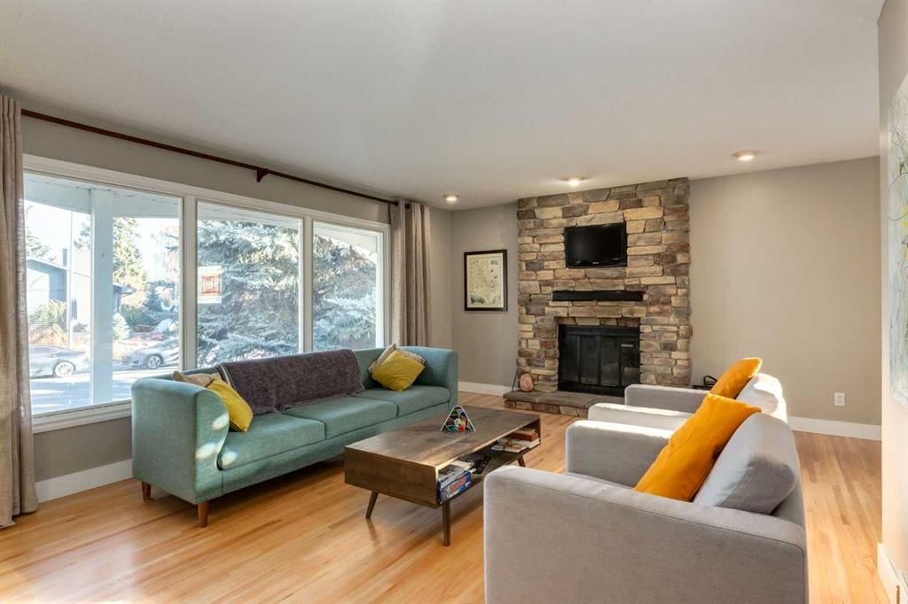 12044 Lake Emerald Crescent SE, Calgary — photo 5 of 46