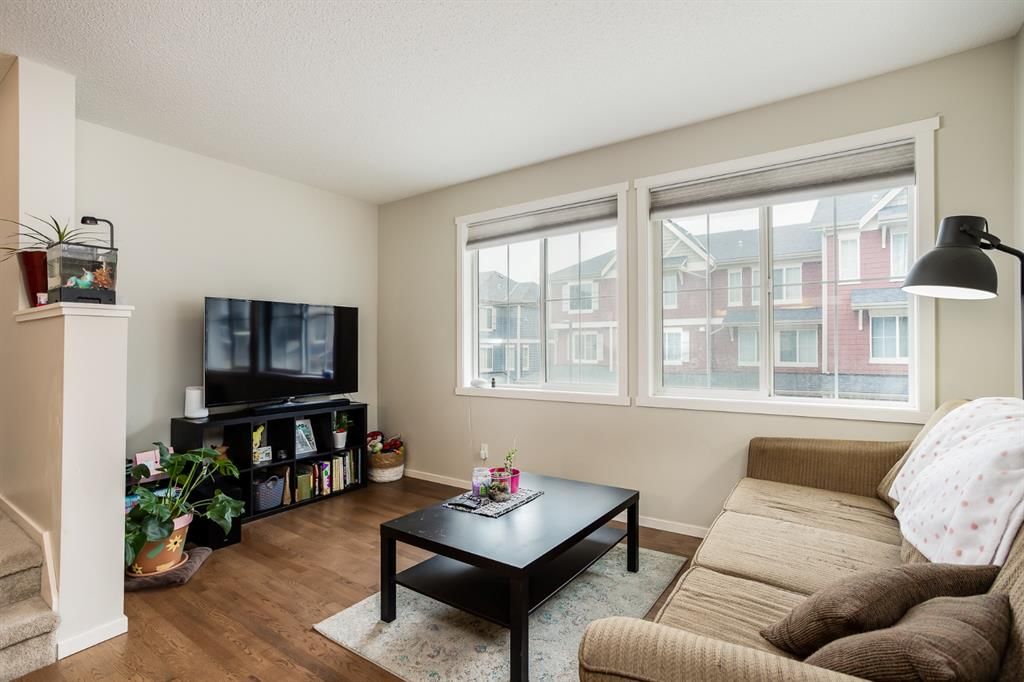 29 Kinlea Common NW, Calgary — photo 2 of 17