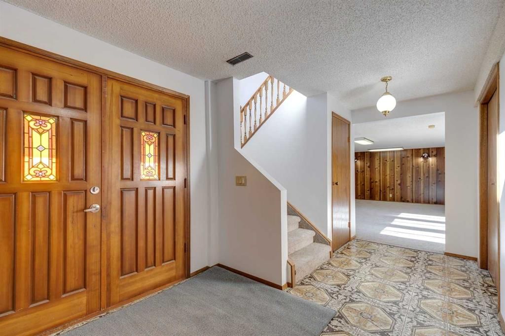 80 Beacham Rise NW, Calgary — photo 3 of 47