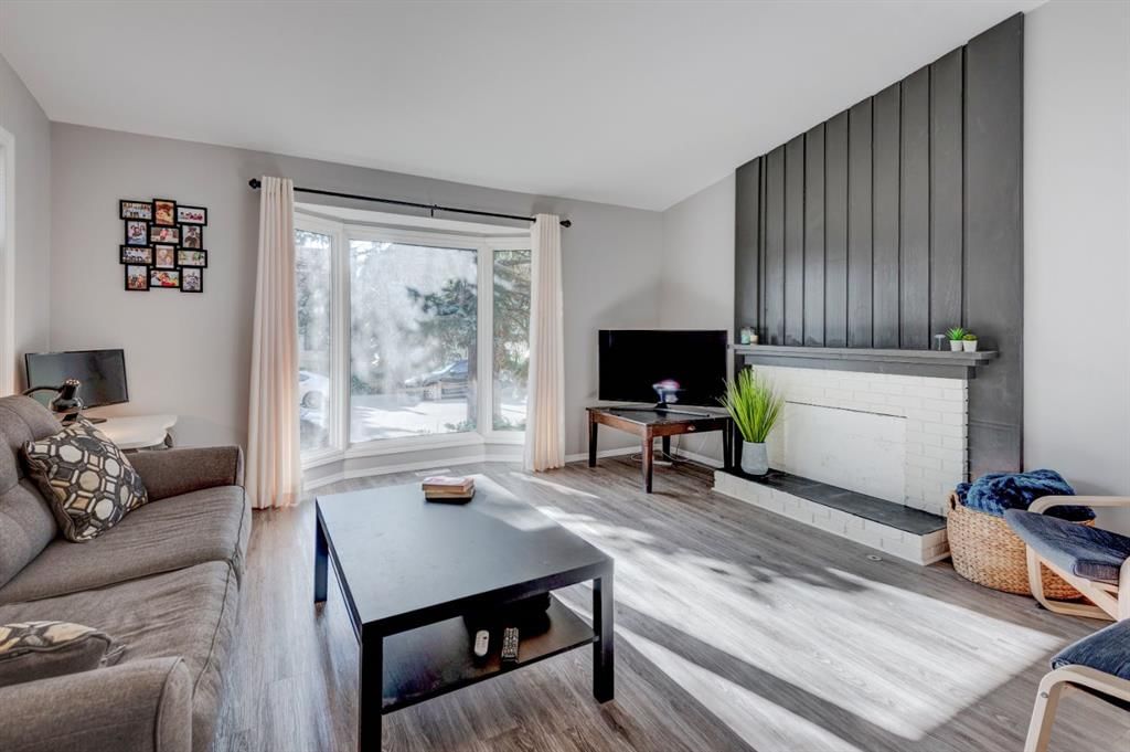 19 Woodglen Grove SW, Calgary — photo 2 of 31