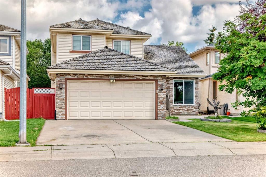 51 Douglas Woods Hill SE, Calgary — main listing photo